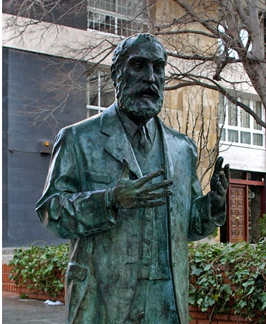 antoni-gaudi